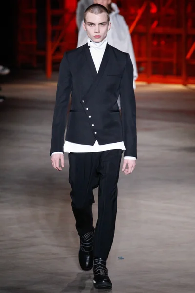 Look 30